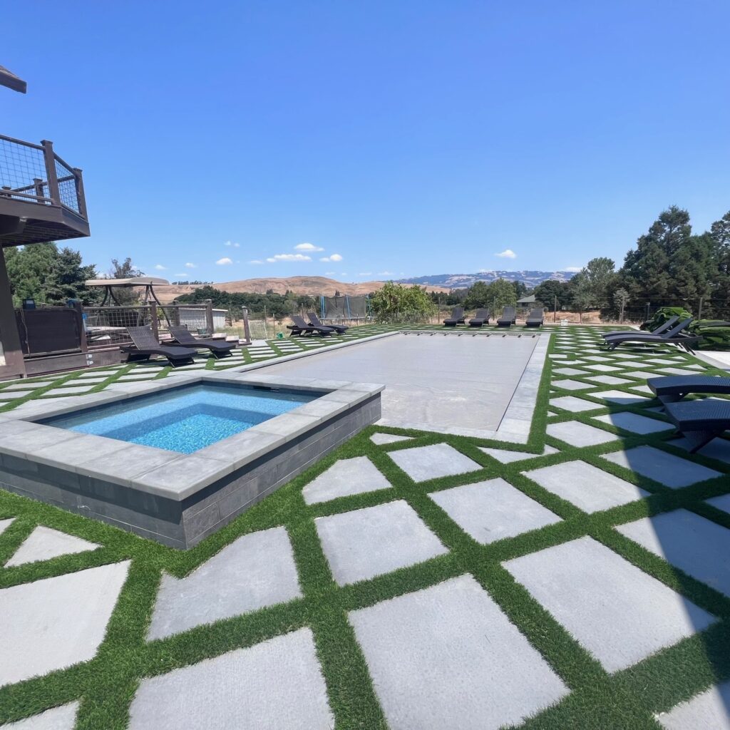 Evernatural Classic artificial turf with pavers